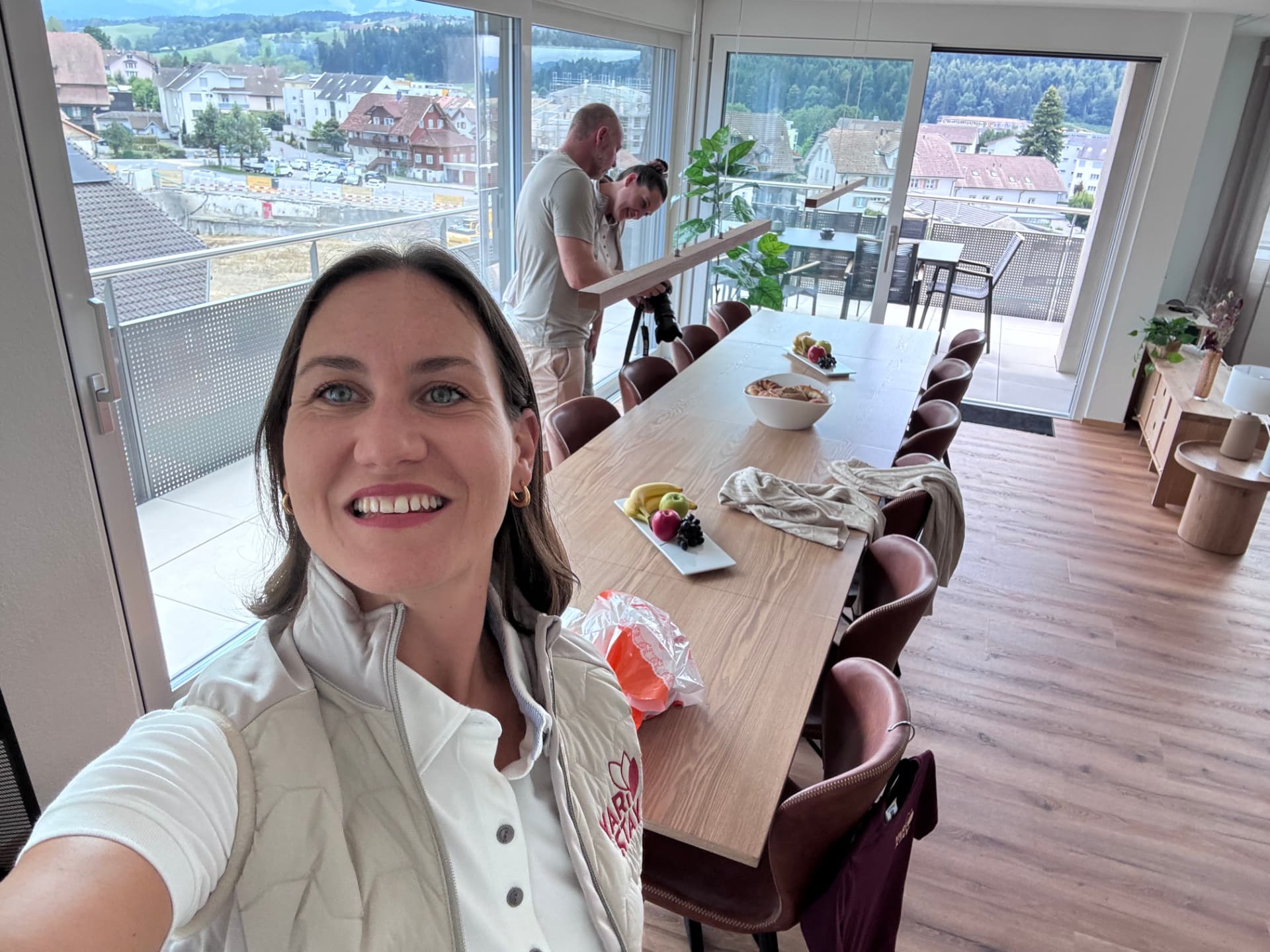 Sibille und Marianne mit Patrick Eichenberger beim Fotoshoot in Ruswil