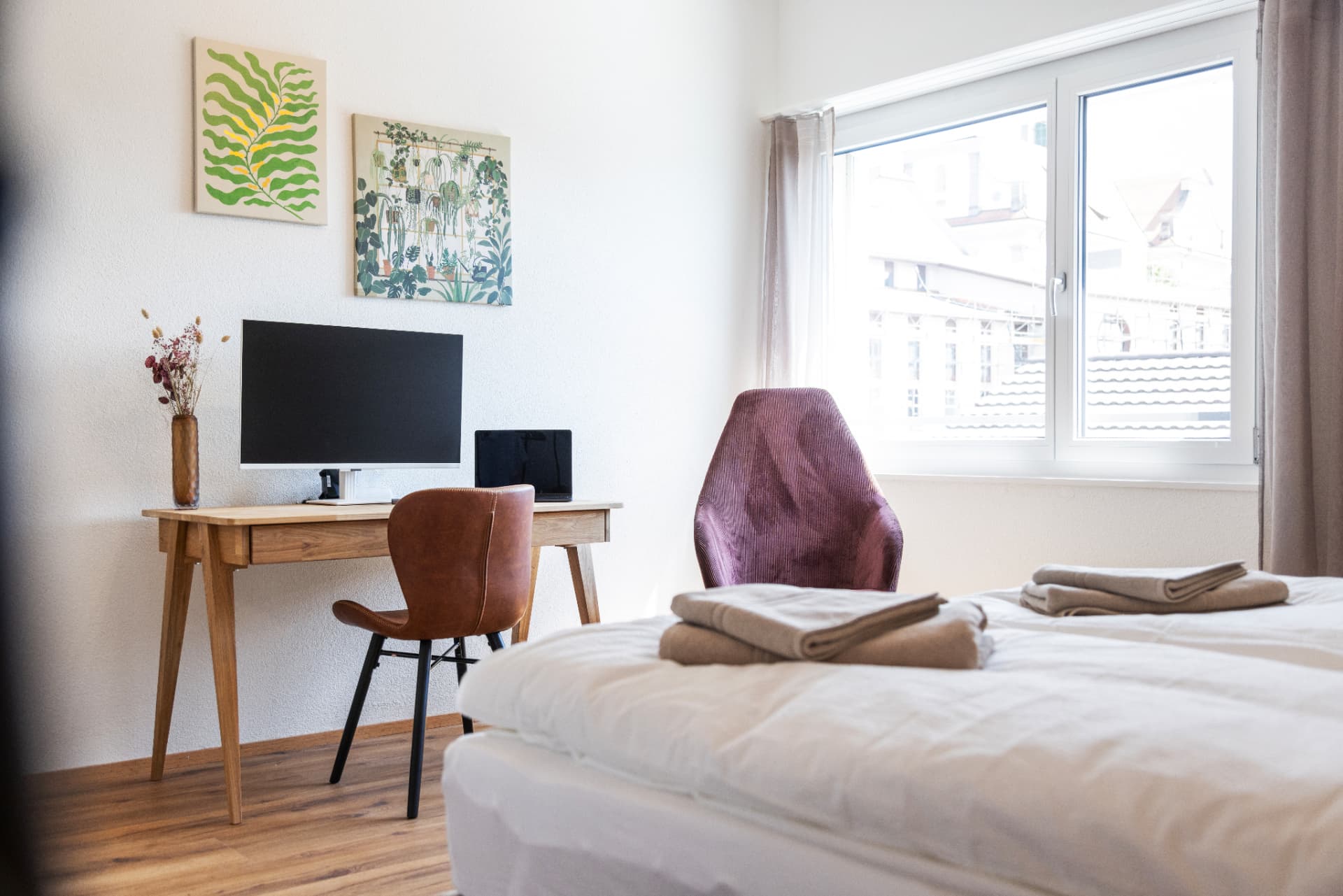 Arbeitsplatz in der möblierten Wohnung in Ruswil
