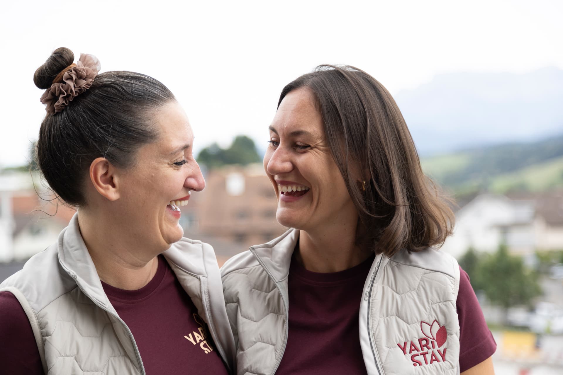 Marianne Gautschi und Sibille Hablützel – Schwestern und Geschäftspartnerinnen der Yari Stay GmbH