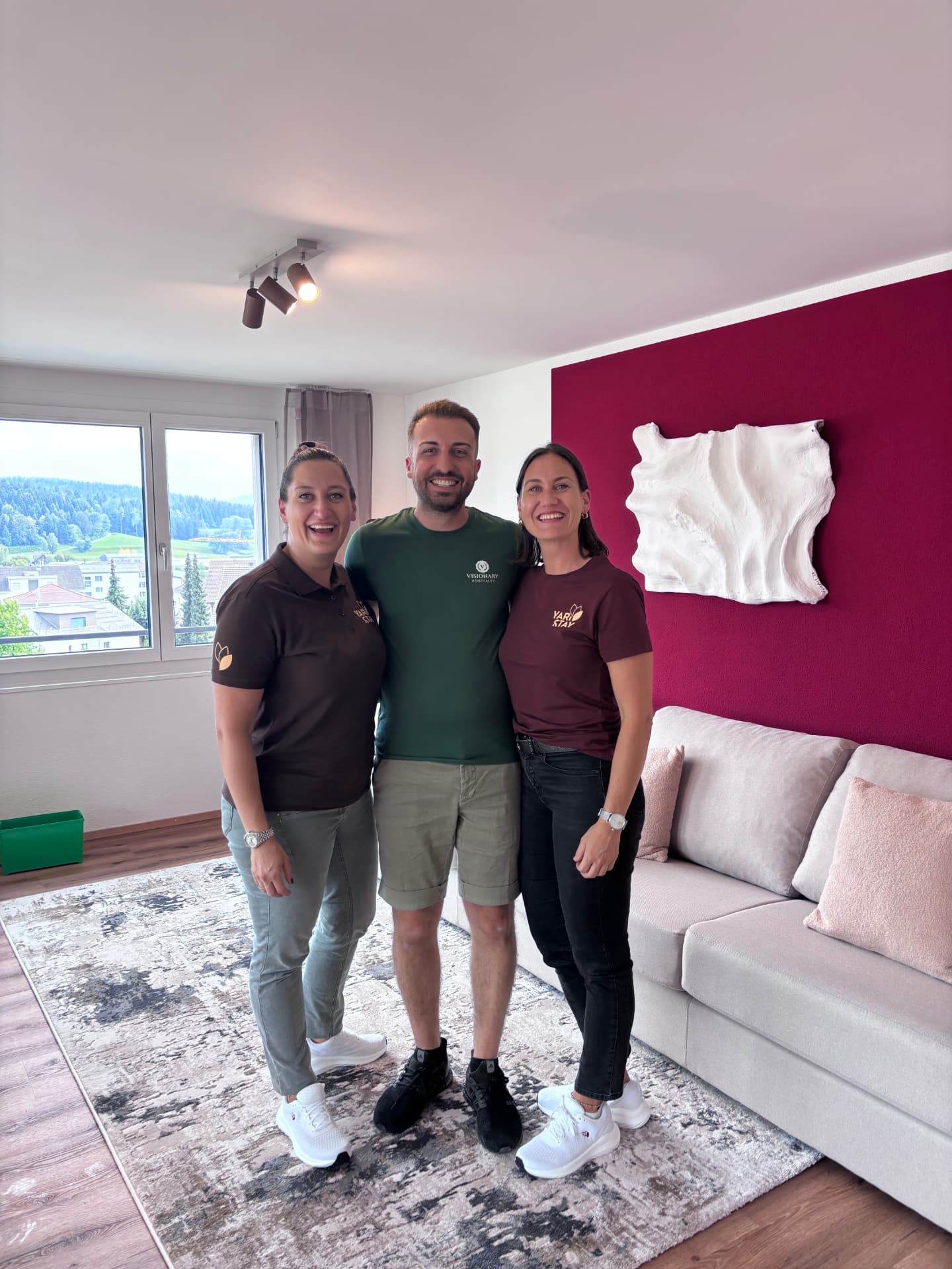 Marianne und Sibille von Yari Stay mit Mario Palladino von Visionary Hospitality